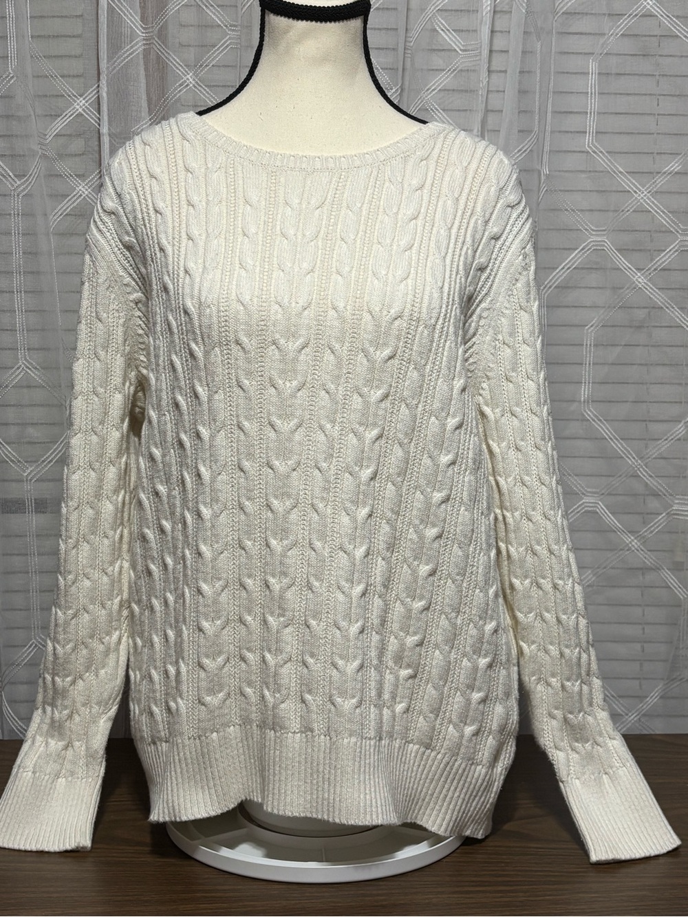 St. John's Bay Ivory Cable Knit Scoop Neck Sweater 25” p2p 25”L